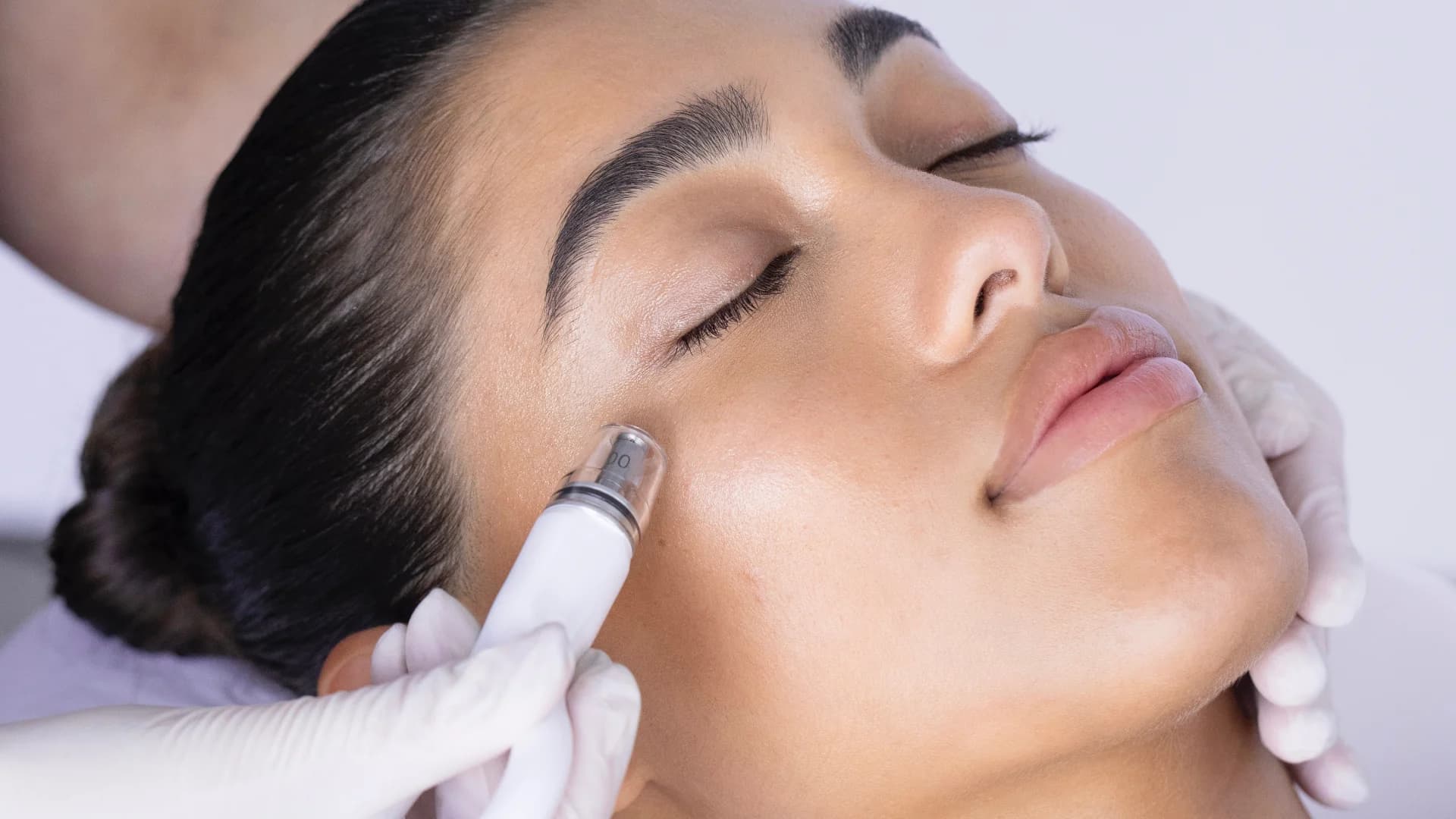 What Is DiamondGlow? A Complete Guide